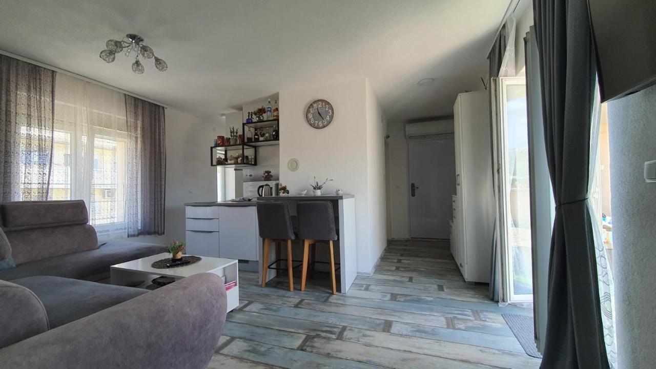 Apartman Kovacic - Книн Екстериор снимка